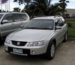 MHV Holden VYII Adventra CX8 2005 01.jpg
